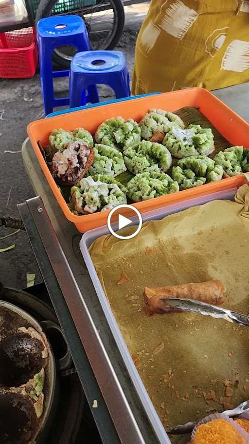 Bikang Panas & Kue Basah Mekarsari 1