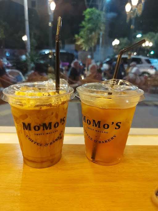 Momo'S Coffee & Bakery 9