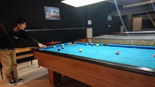 Cue Pool & Cafe 5