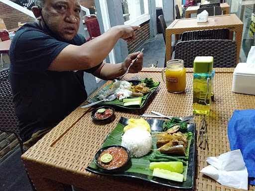 Nasi Tempong Srikandi Malang Depan Stasiun 4