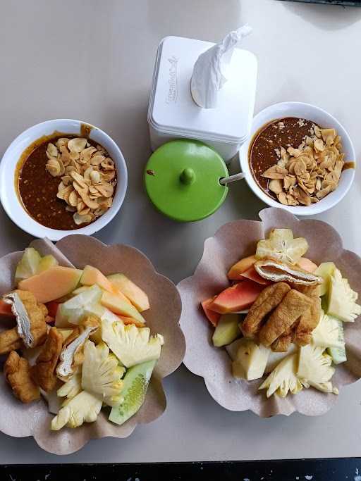 Rujak Manis Ananas Pak Bejo 5