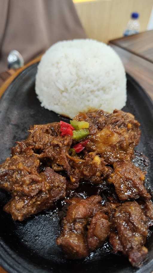 Steak Moen Moen - Jalan Bromo 5