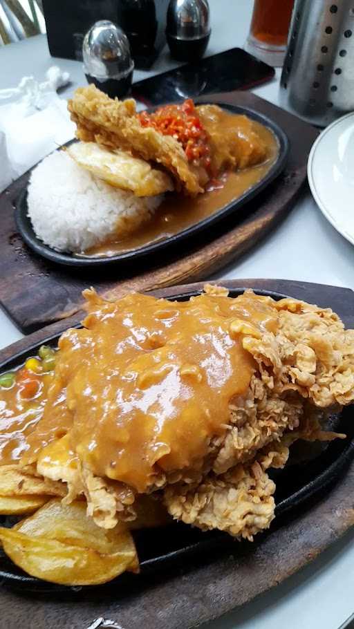 Waroeng Steak & Shake Arjuno Malang 6