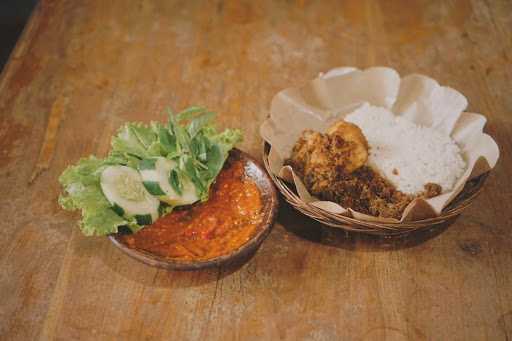 Warung Ayam Goreng Laos Cak Qathenk 5