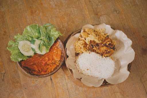 Warung Ayam Goreng Laos Cak Qathenk 3