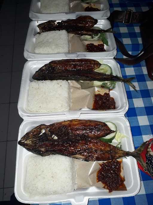 Warung Manalagi Ikan Bakar 9