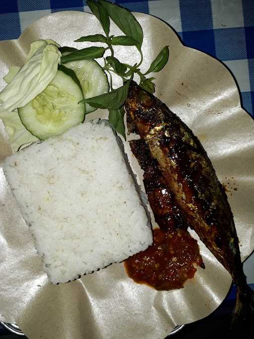 Warung Manalagi Ikan Bakar 10