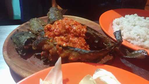 Warung Seafood & Ikan Bakar Bang Heru 8