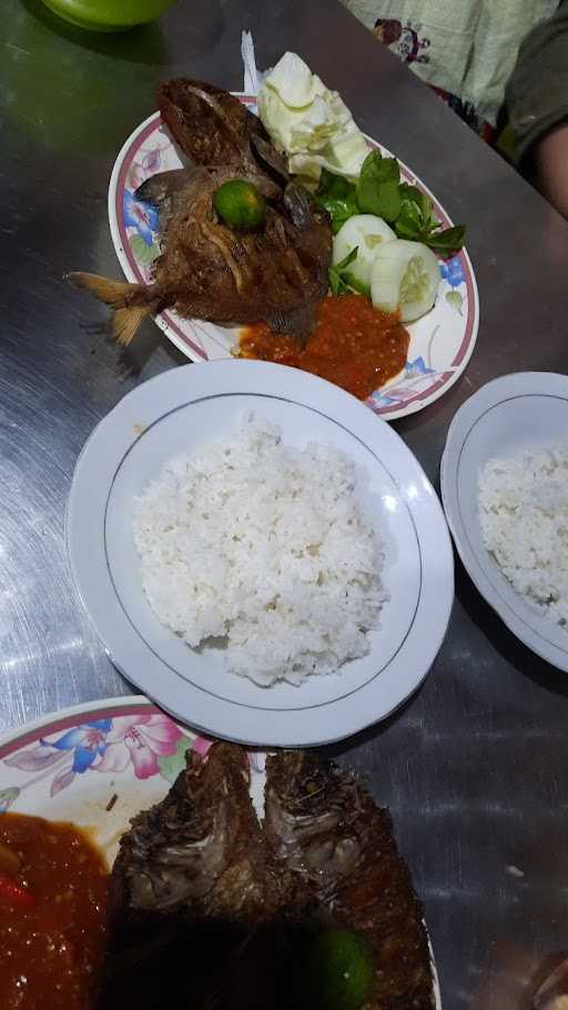 Warung Seafood & Ikan Bakar Bang Heru 7