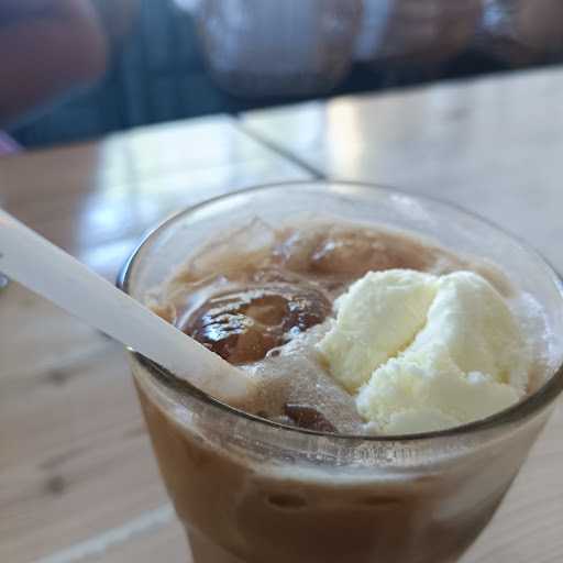 Likelike Coffee & Eatery 7