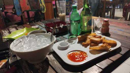 Bang Black Galeri & Resto 5