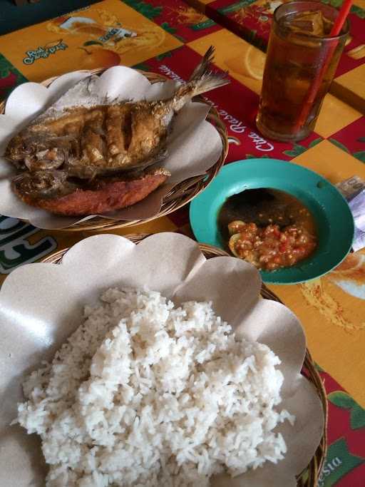 Lesehan Wong Inyong(Ayam Vs Bebek Penyet) 5