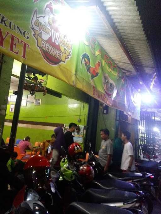 Lesehan Wong Inyong(Ayam Vs Bebek Penyet) 8