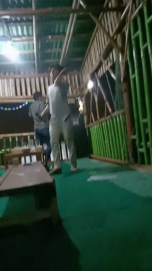 Saung Sunda . Cafe Runway 4