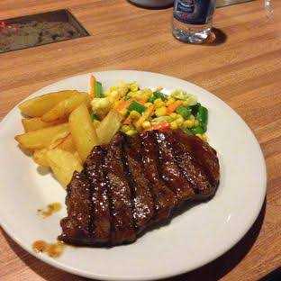 Dina Cafe & Steak 8