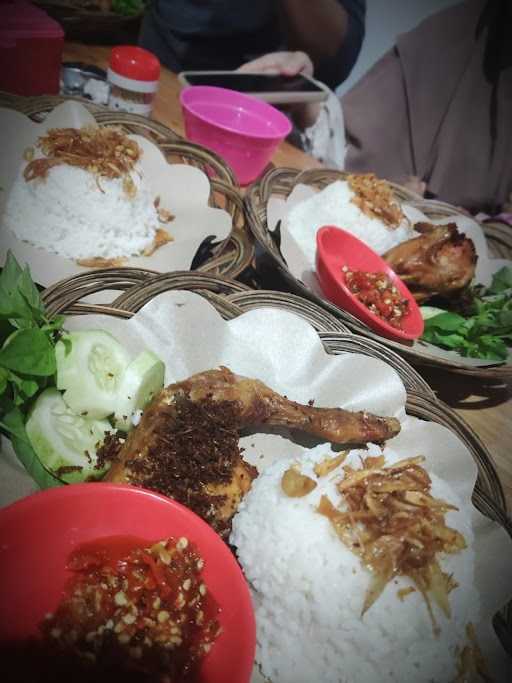 Djuara Sambel “Ayam Goreng Serundeng” 1