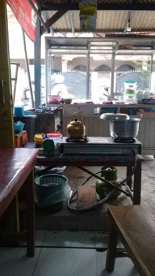 Warung Seblak Teh Wiwi Cariu 7