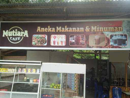 Mutiara Cafe 8