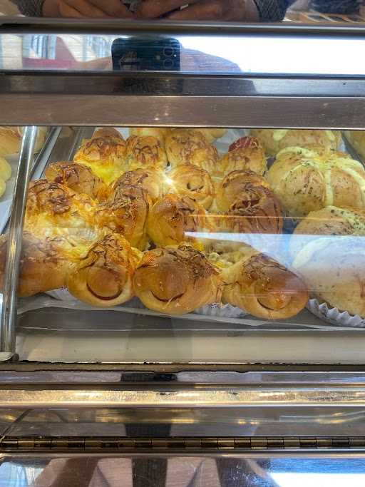 Holland Bakery - Kramat Jati 4