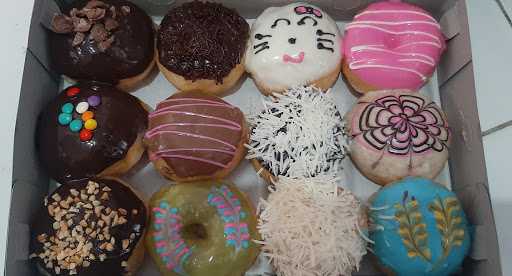 Yeyen Dewi Jajan Donut 1