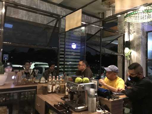 Alfee Coffee Shop 6