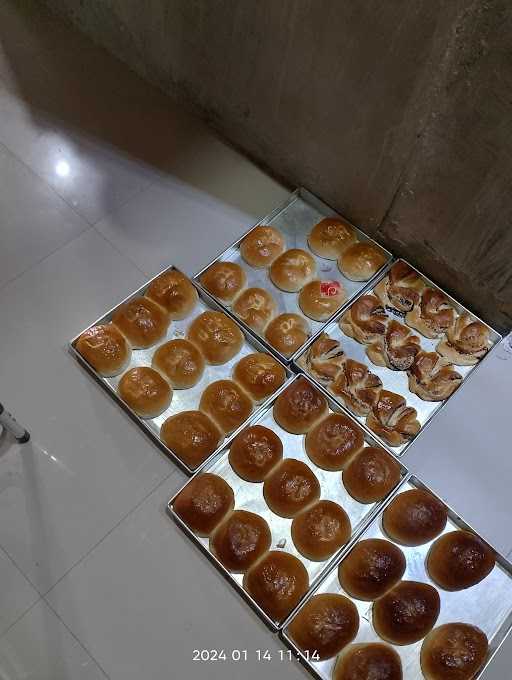 Jualan Aneka Roti & Donat 5