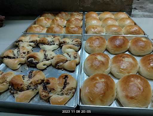 Jualan Aneka Roti & Donat 2