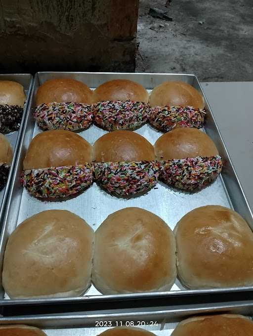 Jualan Aneka Roti & Donat 1