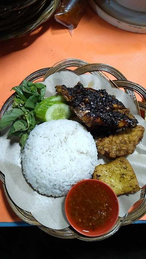 Ayam Bakar & Goreng Pasoendan 3