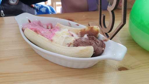 Warung Es Krim 3