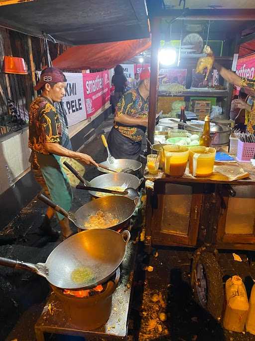 Special Bakmi & Nasi Goreng Pak Pele 4