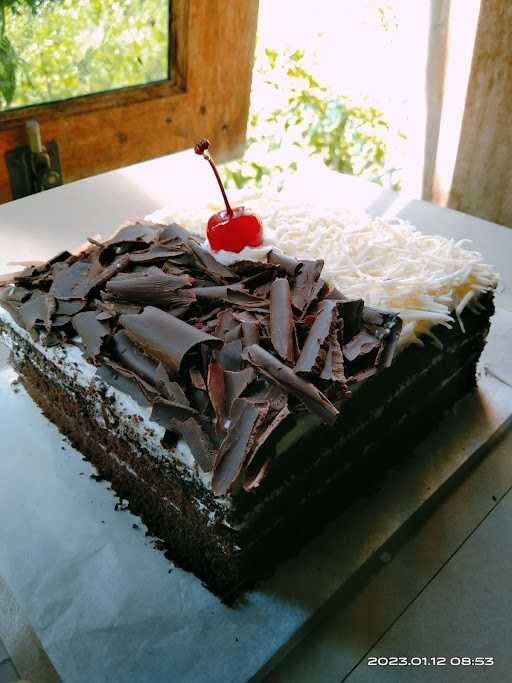 Rumah Makan Taman Kuring Dan Kolam Renang 3