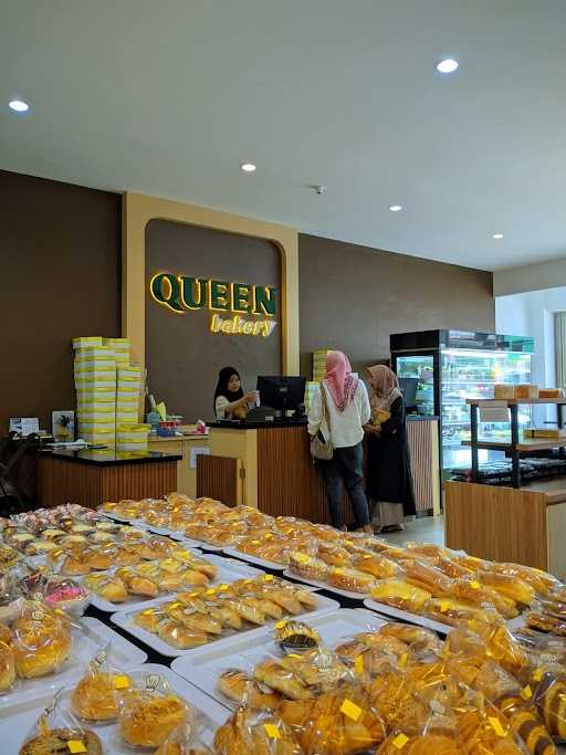 Queen Bakery Kroya 9