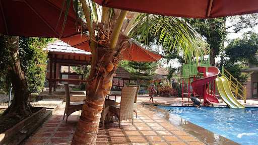 Warung Lily & Swimming Pool 4