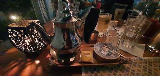 Shisha Cafe مطعم عربي/ شيشة 3