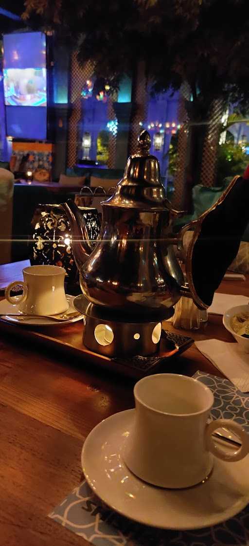 Shisha Cafe مطعم عربي/ شيشة 1