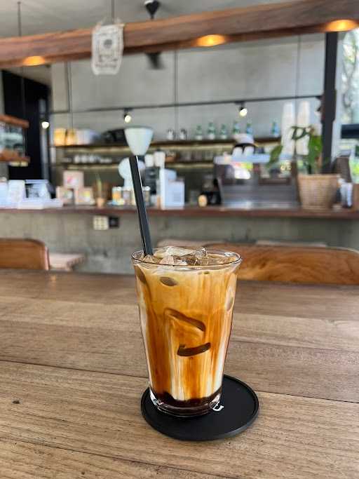 Titik Temu Cafe - Seminyak 2