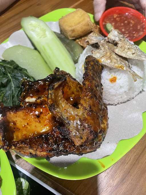 Ayam Tempong Ibu Sri Jalan Raya Kuta 10