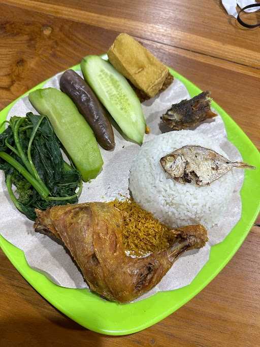 Ayam Tempong Ibu Sri Jalan Raya Kuta 9