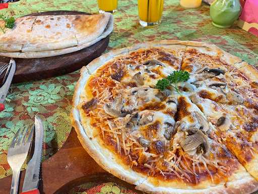 Delizioso Arab Pizza & Pasta Indonesia And International Food Muslim Arab Restorant مطعم المسلم العربي 6