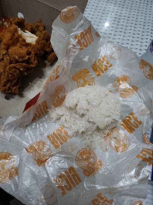 Gogo Fried Chicken Kedonganan 7