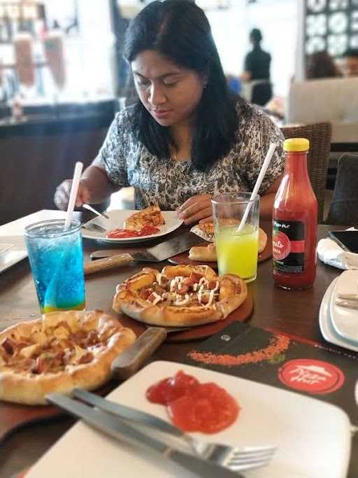 Pizza Hut Restoran - Sunset Point Bali 6