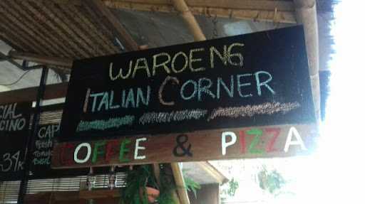 Waroeng Italian Corner 10