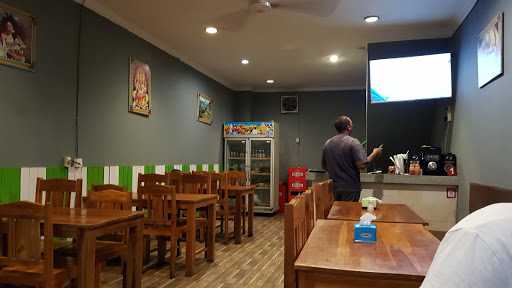 Warung Family Kuta - Asian, Western Restaurant 2