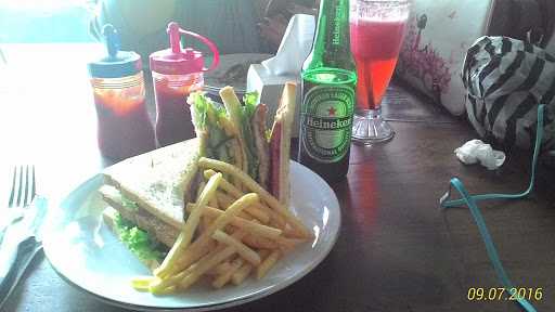 Warung Teras Legian Burger&Sandwich Bar 2