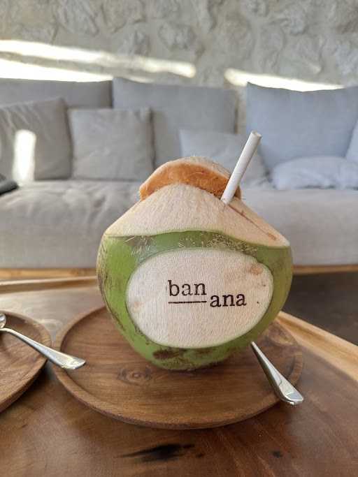 Banana Lounge 3