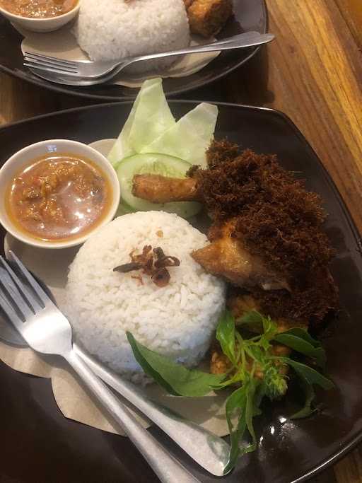 Ayam Goreng Lengkuas Bu Chandra 3