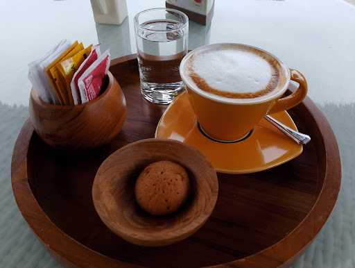 Java Hut - Specialty Coffee & Lounge 4