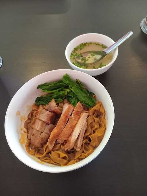 Lucky 8 Roast Pork Noodle Nusa Dua Bakmi Babi 8