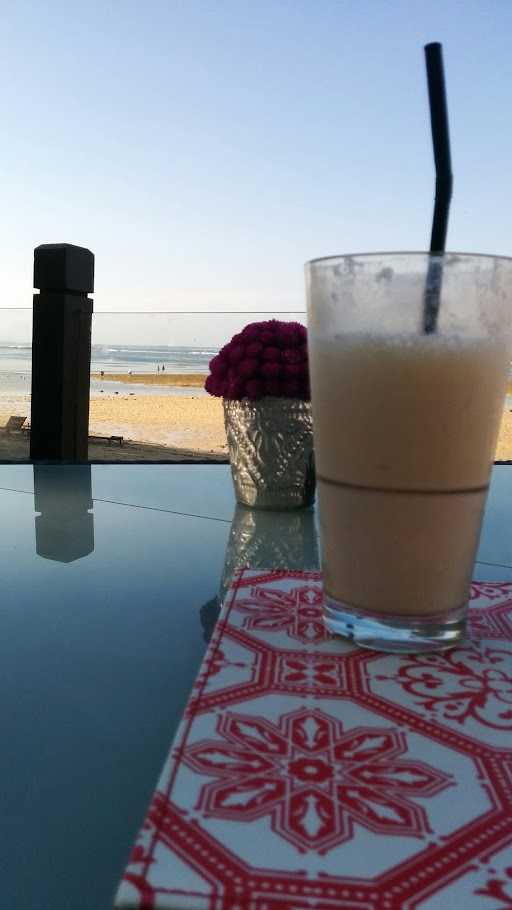 Sateria Beachfront Restaurant 8